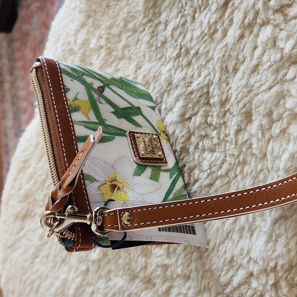 NWT Dooney & Bourke Daffodil White Leather Wristlet Wallet π€πΌπ - Picture 12 of 16